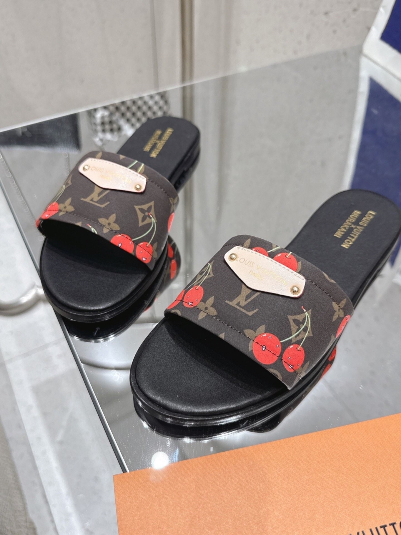 l0vis Vvtt0n slippers